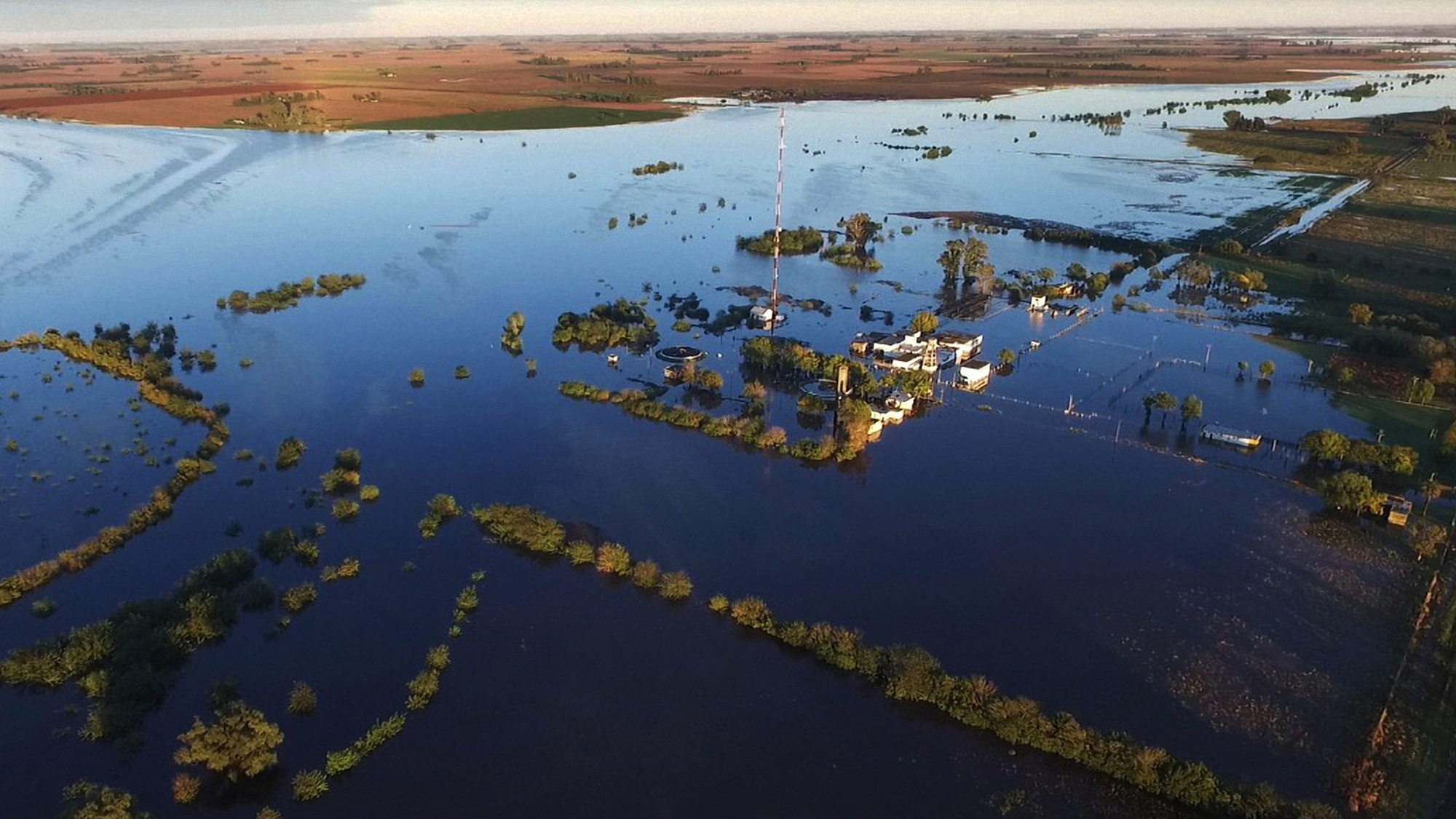 Más de mil evacuados por inundaciones en provincia Buenos Aires
